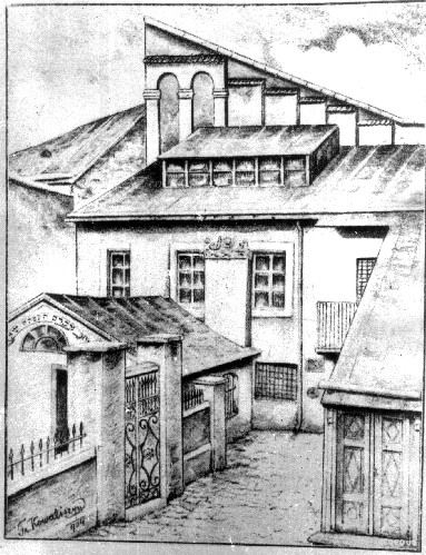 Двор дома №27 на ул. Бляхарской с видом западного фасада синагоги "Турей захав" ("Золотая Роза")