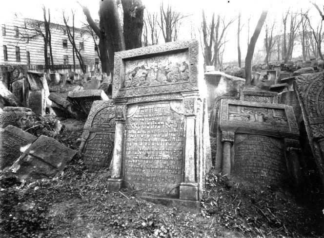 Старинное еврейское кладбище, вход на которое осуществлялся с улицы Шпитальной (ныне Базарная), 20-е годы прошлого века