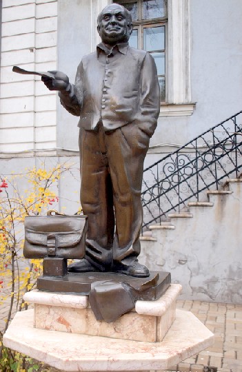 памятник М. Жванецкому (изображение взято с Интернета)