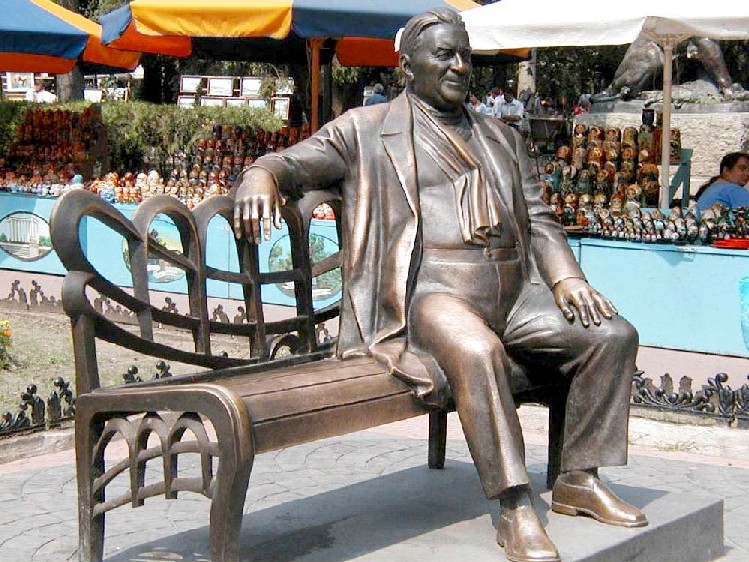 Памятник Л. Утёсову (изображение взято с Интернета)