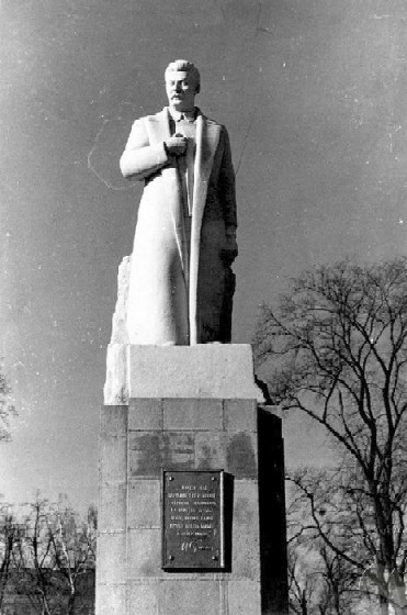 Памятник Сталину в Парке культуры и отдыха